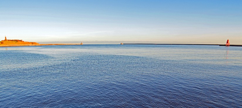 1.	The mouth of the Tyne, with Tynemouth Pier on the left and South Shields Pier on the right.
